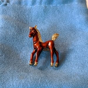 Horse brooch pin